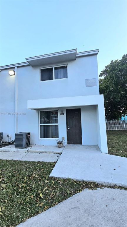 535 NW 19th St 369, Miami, FL 33136