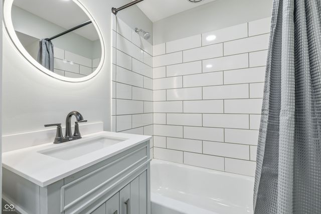 1222 S H Street, Elwood, IN 46036