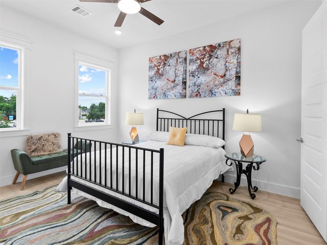 821 821 N Loop Center S 1, Houston, TX 77022