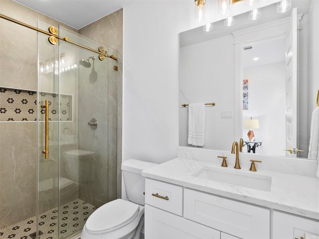 821 821 N Loop Center S 1, Houston, TX 77022