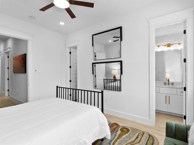 821 821 N Loop Center S 1, Houston, TX 77022