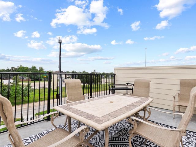 821 821 N Loop Center S 1, Houston, TX 77022
