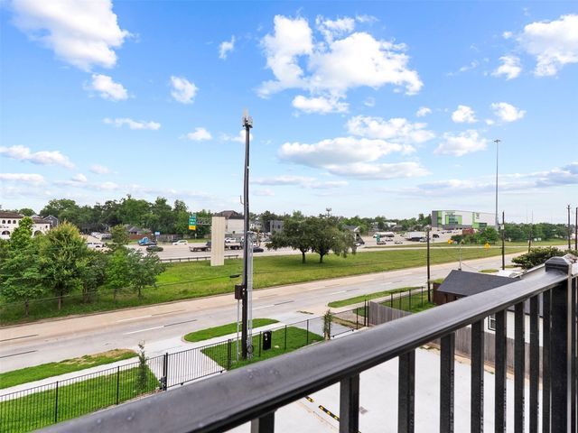 821 821 N Loop Center S 1, Houston, TX 77022