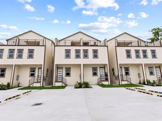 821 821 N Loop Center S 1, Houston, TX 77022