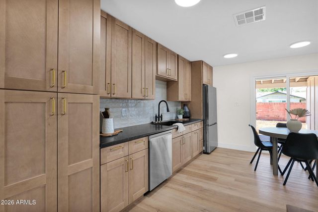 8713 E HUBBELL Street, Scottsdale, AZ 85257