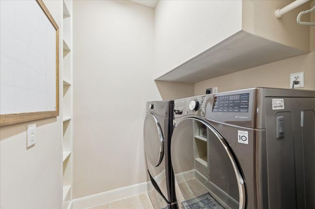 38 Riva Row, The Woodlands, TX 77380