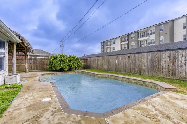 16919 Canyon Springs Lane, Friendswood, TX 77546