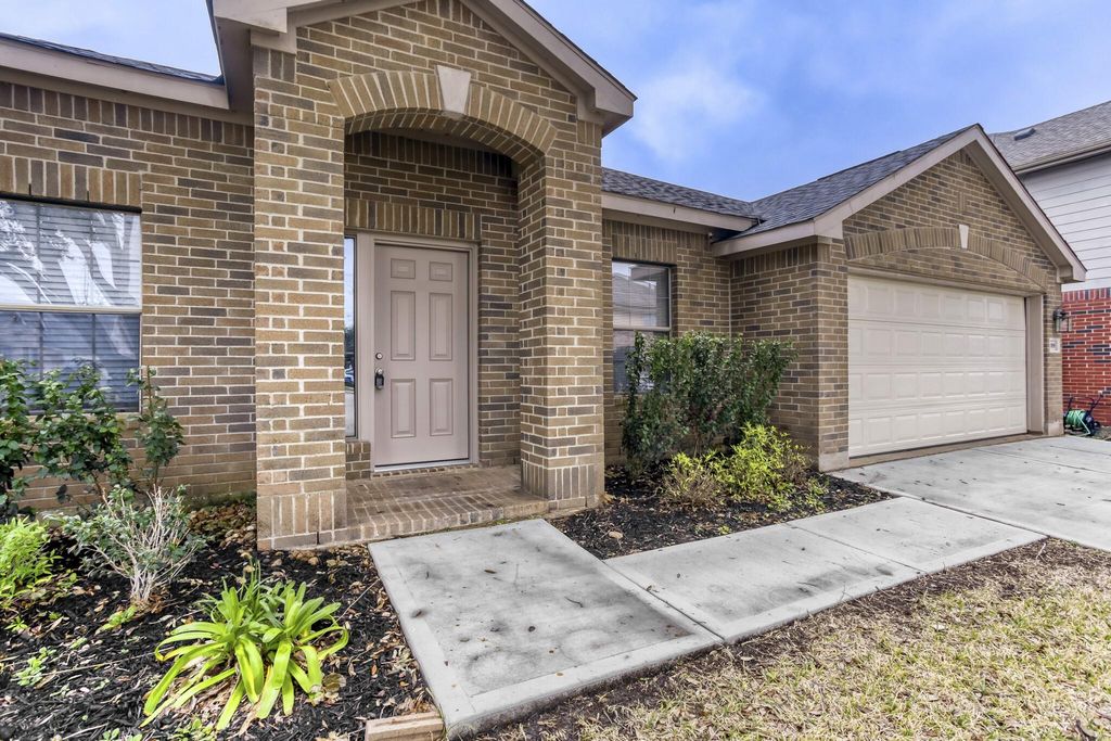 16919 Canyon Springs Lane, Friendswood, TX 77546