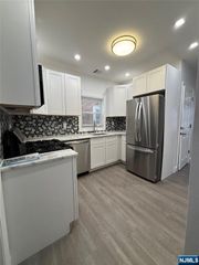 811 13th Street, Newark, NJ 07108