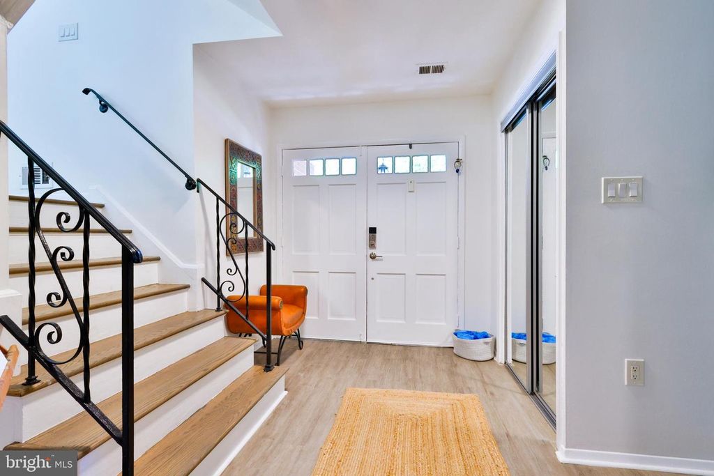 Image 4 of property listing at 1206 SARAH DR, Silver Spring, MD 20904