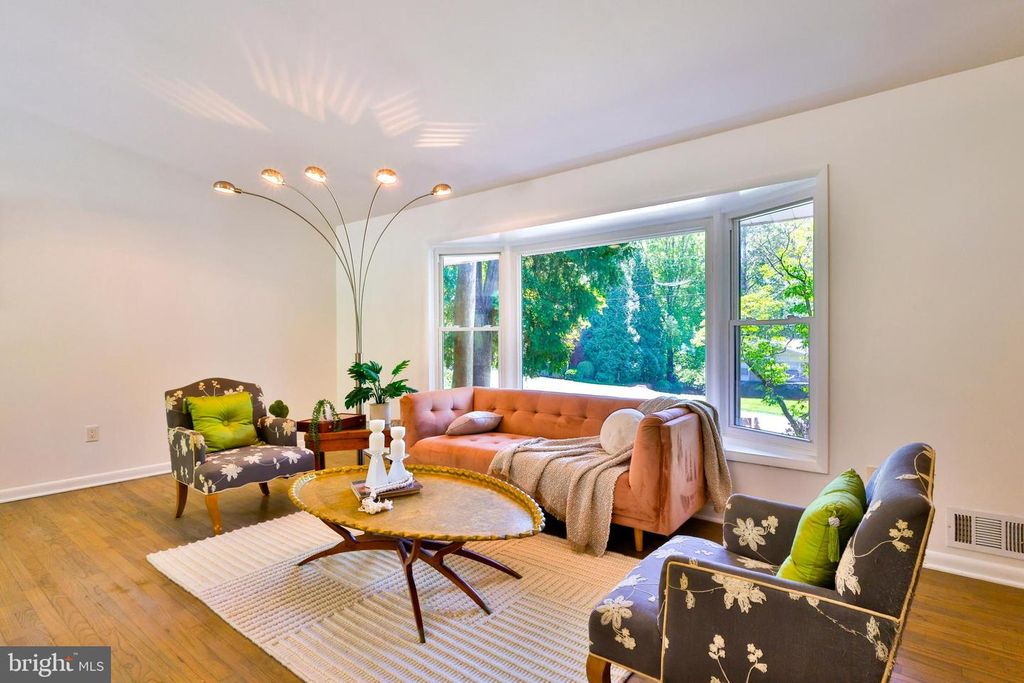 Image 6 of property listing at 1206 SARAH DR, Silver Spring, MD 20904