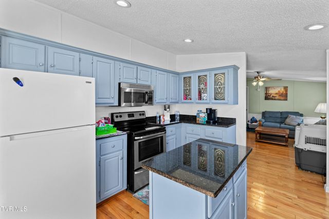 921 Rocky Summit Road, Bean Station, TN 37708