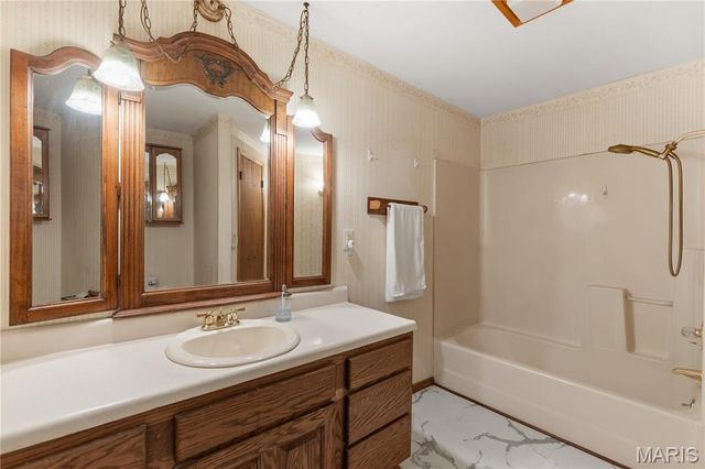 549 E 9th Street, Alton, IL 62002