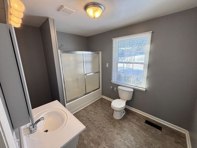 222 S Valley Rd, Hendersonville, TN 37075