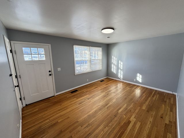 222 S Valley Rd, Hendersonville, TN 37075