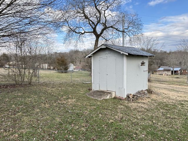 222 S Valley Rd, Hendersonville, TN 37075