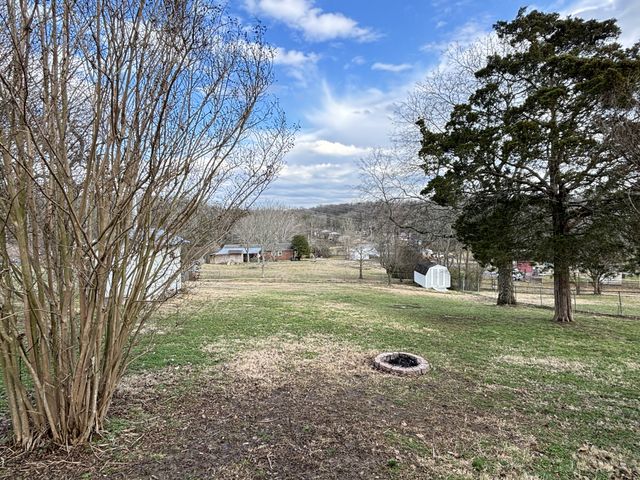 222 S Valley Rd, Hendersonville, TN 37075