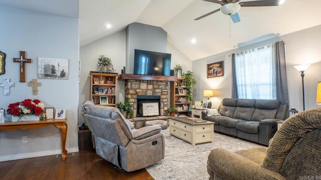 1351 Cedar Lane, West Plains, MO 65775