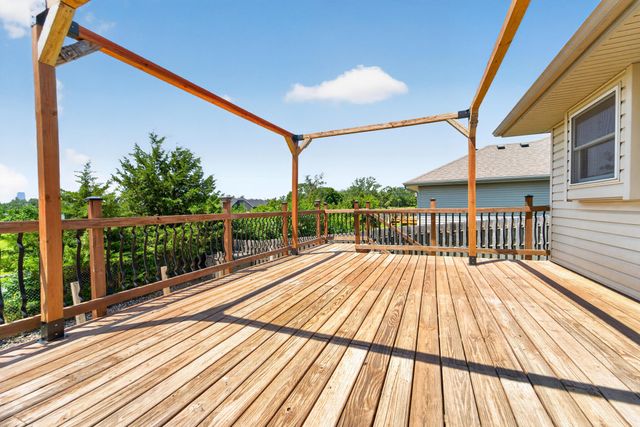 940 KEY Circle, Carter Lake, IA 51510