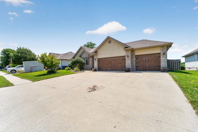 940 KEY Circle, Carter Lake, IA 51510