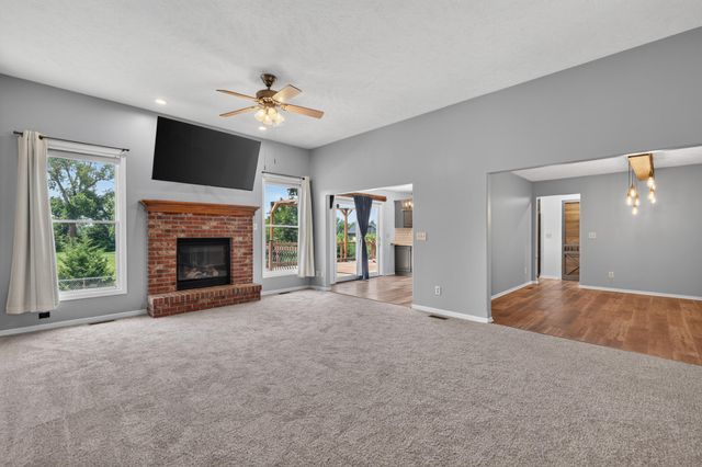 940 KEY Circle, Carter Lake, IA 51510
