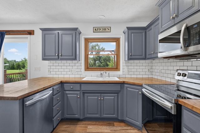 940 KEY Circle, Carter Lake, IA 51510