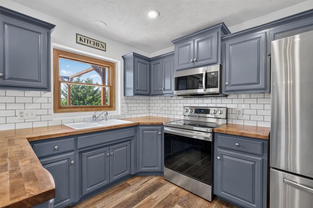 940 KEY Circle, Carter Lake, IA 51510