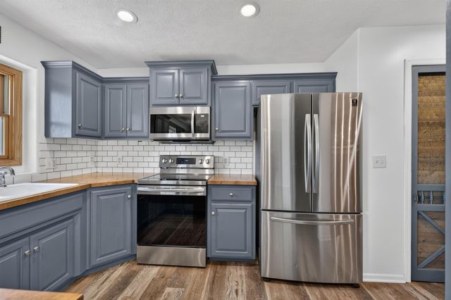 940 KEY Circle, Carter Lake, IA 51510
