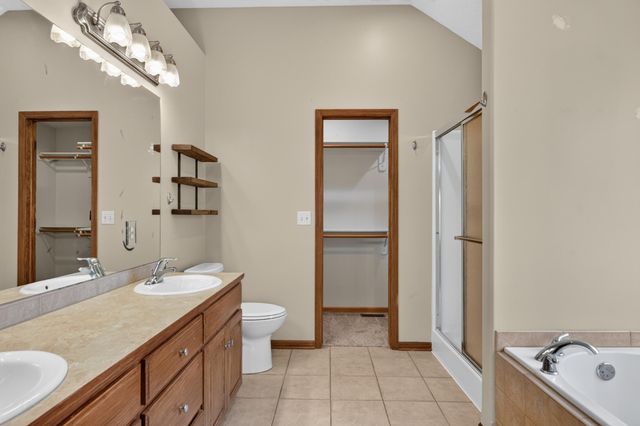 940 KEY Circle, Carter Lake, IA 51510