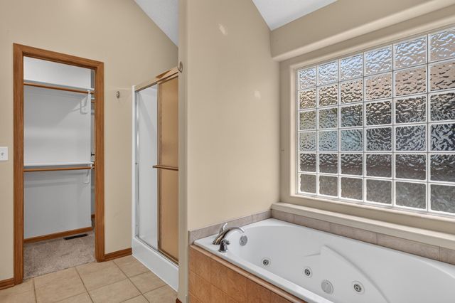 940 KEY Circle, Carter Lake, IA 51510