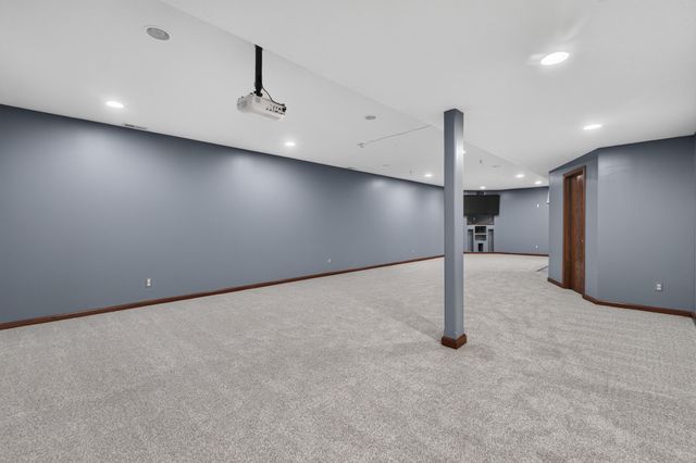 940 KEY Circle, Carter Lake, IA 51510