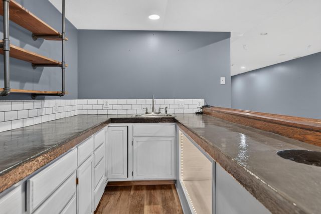 940 KEY Circle, Carter Lake, IA 51510