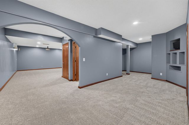 940 KEY Circle, Carter Lake, IA 51510