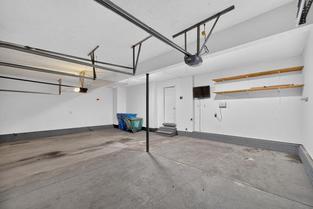 940 KEY Circle, Carter Lake, IA 51510