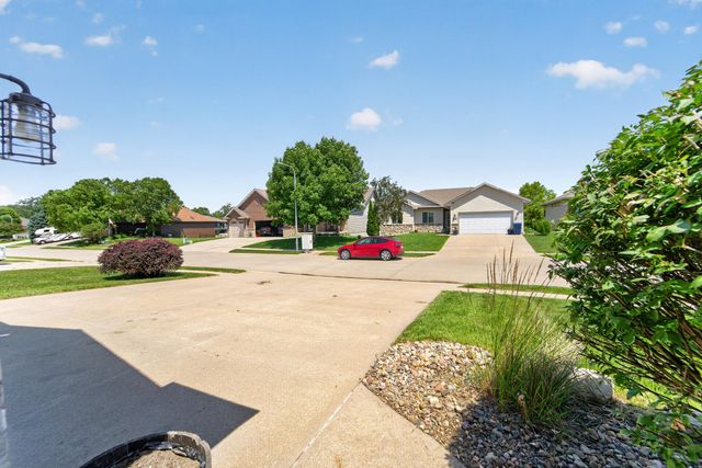 940 KEY Circle, Carter Lake, IA 51510