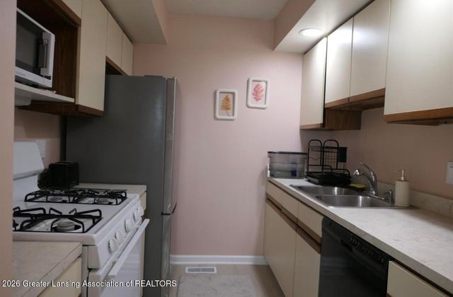 205 E Jolly Road 6, Lansing, MI 48910