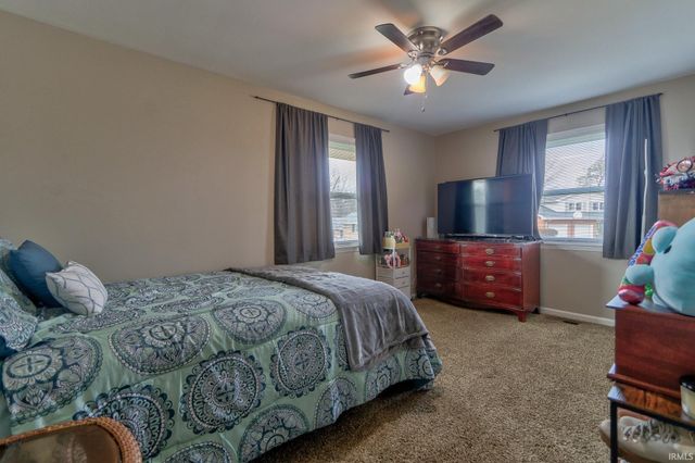 5721 Twickingham Drive, Evansville, IN 47711