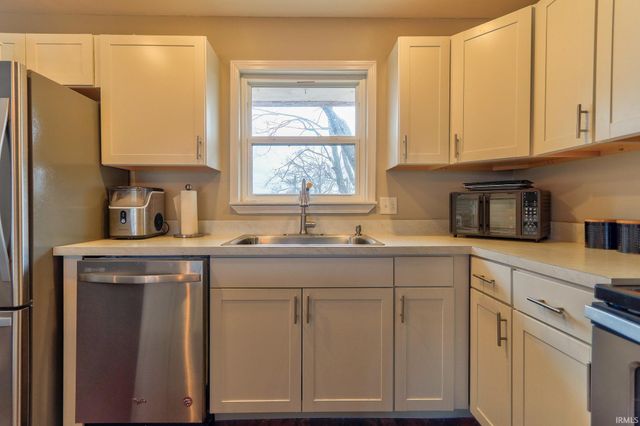 5721 Twickingham Drive, Evansville, IN 47711