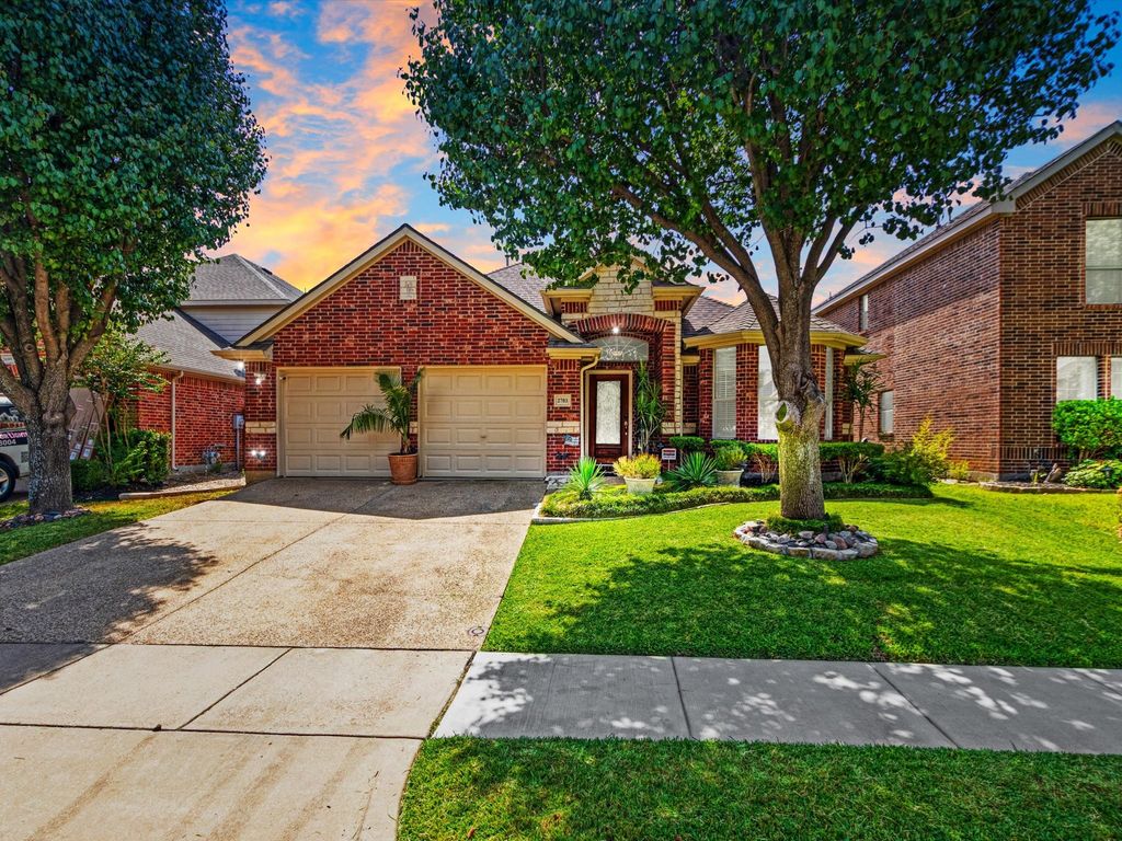 2703 Cove Drive, Grand Prairie, TX 75054 — exterior