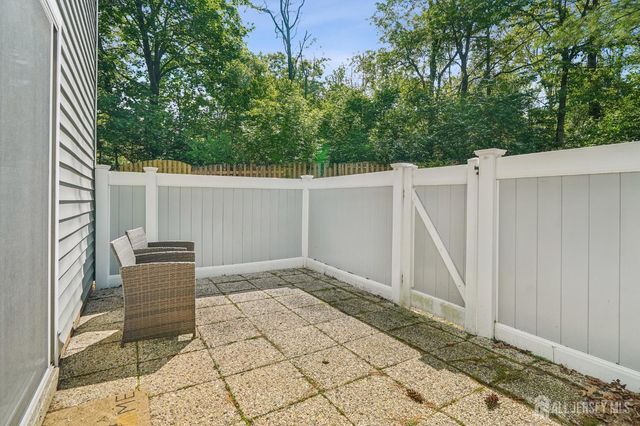 165 Essex Avenue 110, Metuchen, NJ 08840