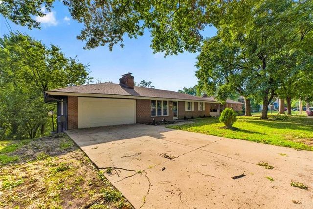 1305 N River Boulevard, Independence, MO 64050