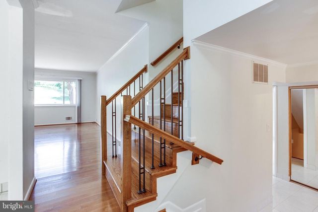 9212 ARABIAN AVE, Vienna, VA 22182