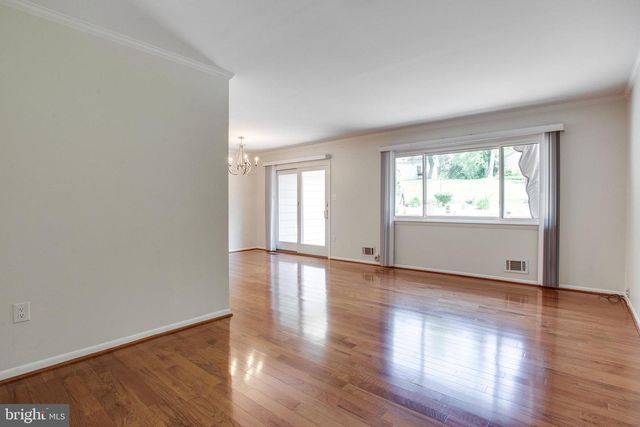 9212 ARABIAN AVE, Vienna, VA 22182