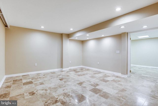 9212 ARABIAN AVE, Vienna, VA 22182