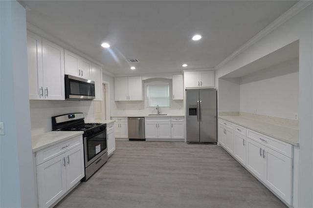 1000 Plymouth DR, Austin, TX 78758