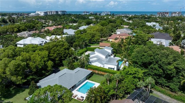 675 Yucca RD, Naples, FL 34102