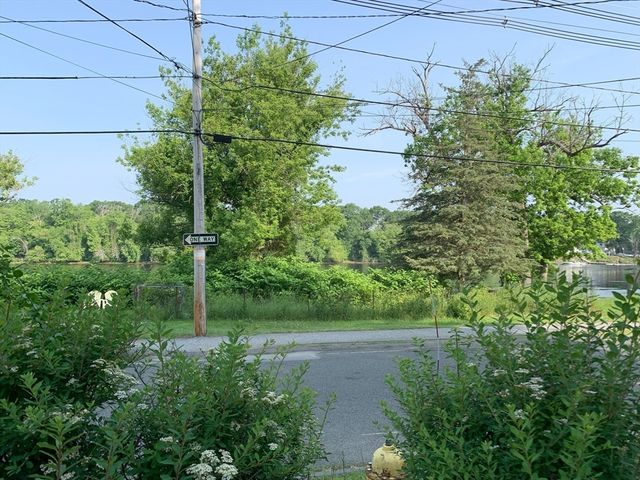 358 Main Street, Groveland, MA 01834