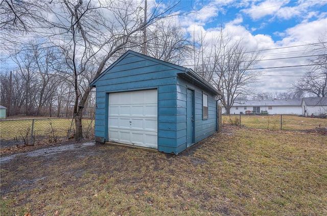 1004 E Cedar Street, Olathe, KS 66061