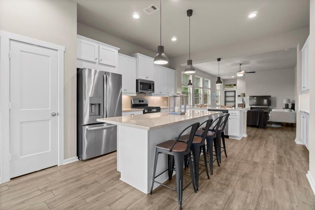 248 Crest Edge Street, Montgomery, TX 77316