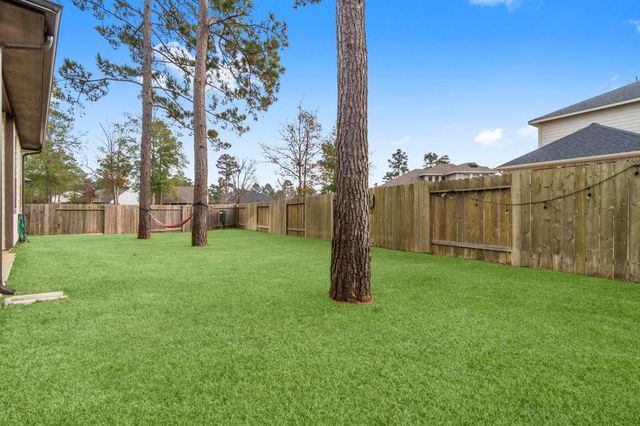 248 Crest Edge Street, Montgomery, TX 77316